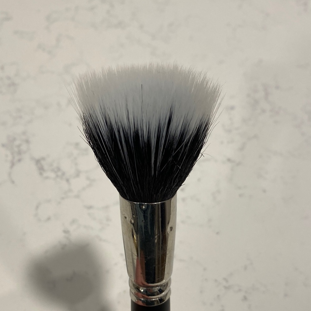 MAC Cosmetics 187 brush - Picture 5 of 5